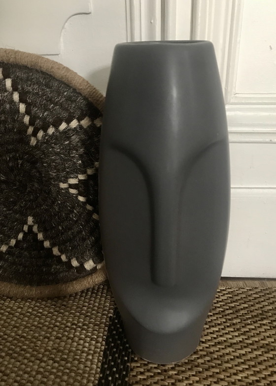 Image 1 of Face vase