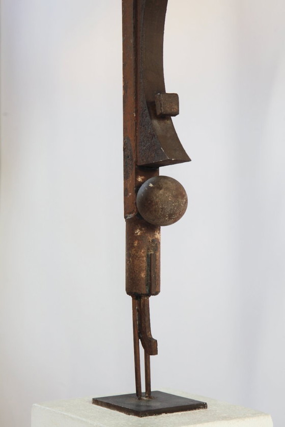 Image 1 of Escultura abstracta de hierro soldado del artista austriaco Edwin Neyer, firmada E.N. y fechada en 1973.