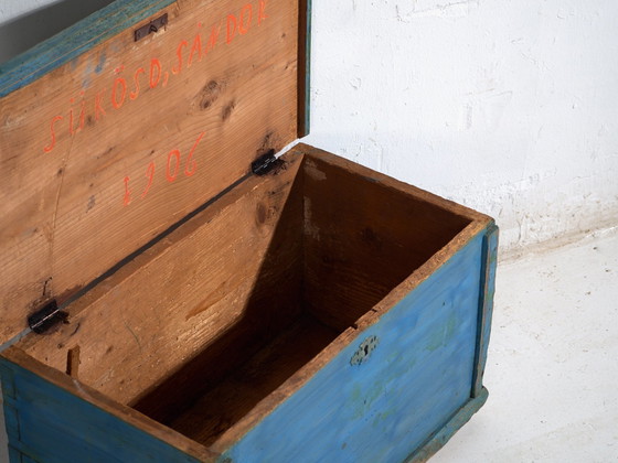 Antike bemalte blaue Truhe aus Kiefer – Mitteleuropa, um 1900 – Aufbewahrungsschrank, Iron, Scandinavian (photo 39 of 40)