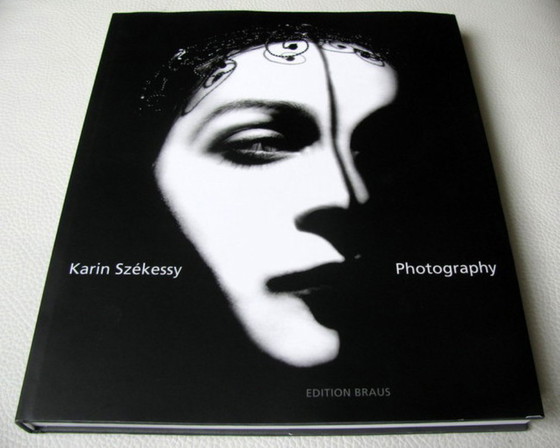 Image 1 of Karin Székessy, 'Jutta e Johanna', foto di grandi dimensioni su carta rigida