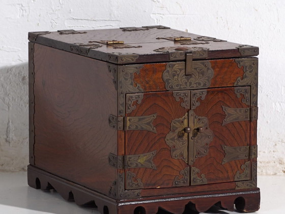 Antica scatola da toeletta con specchio in legno di zelkova – Corea, 1900 circa – Tolette, Glass, Brass (photo 2 of 40)