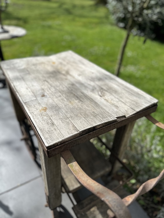 Image 1 of Carrello da giardino rustico antico – Carrello di servizio in legno e ferro battuto con ruote a voluta (circa 1920-40)