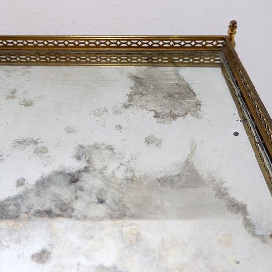 Image 1 of Mesa auxiliar de dos niveles con espejo verre églomisé, de Maison Jansen, Francia 1950