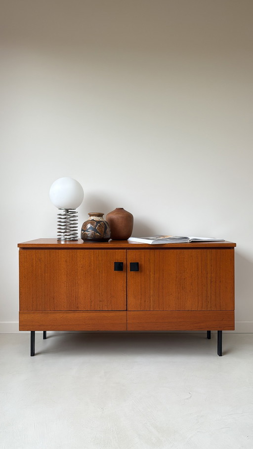 buffet de rassemblement en bois vintage