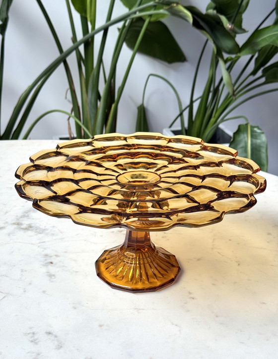 Image 1 of Porte-gâteau - Lady - Ankerglas Bernsdorf- Période Art Déco (années 1930)- Verre ambré