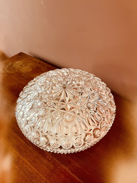 Image 1 of plafond de bulle des années soixante-dix