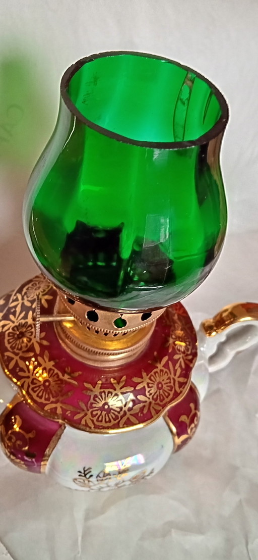 Lámpara de aceite de porcelana antigua en miniatura de la manufactura Oscar Schlegelmilch