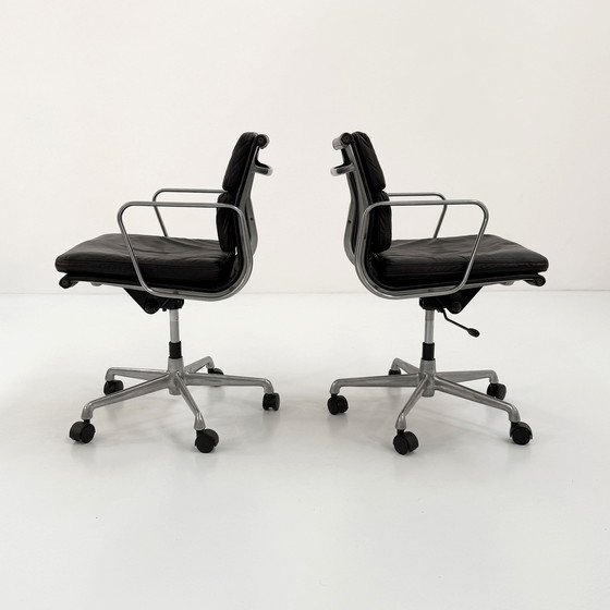 Image 1 of EA217 Chaise de bureau en cuir souple de Charles & Ray Eames pour ICF, années 1970