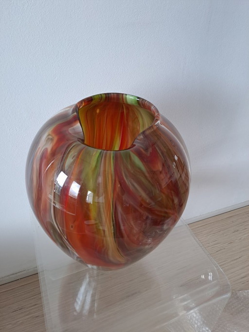 Vase aus farbigem Glas