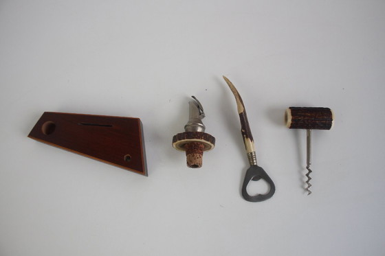 Image 1 of Set vintage en bois de cerf, tire-bouchon, décapsuleur, entonnoir, années 1960.