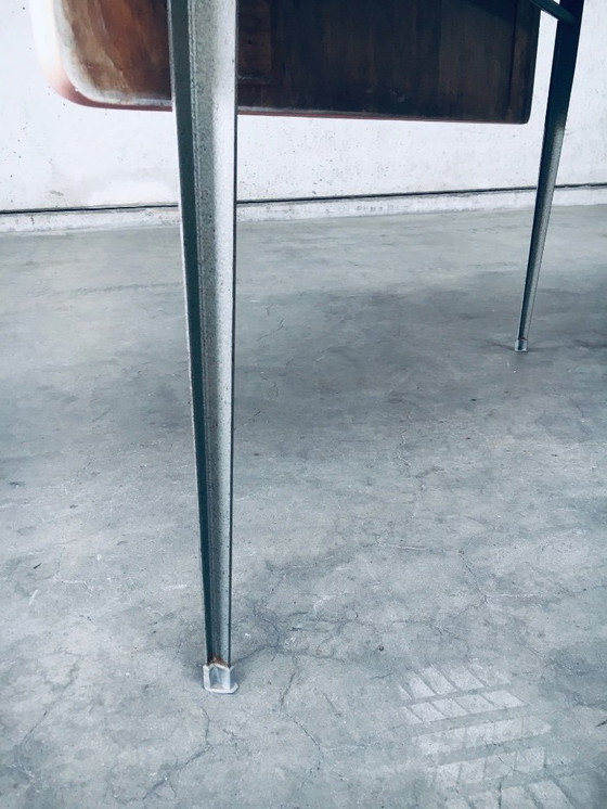 Image 1 of Scrivania di design industriale olandese di Wim Rietveld per Ahrend De Cirkel, Paesi Bassi, anni '60