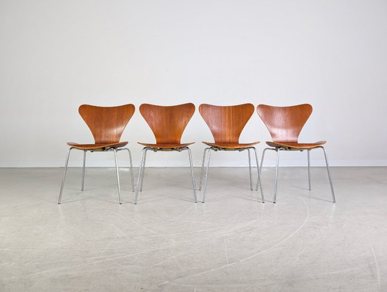 Image 1 of Set van 4 3107 Midcentury stoelen Fritz Hansen Arne Jacobsen Teak