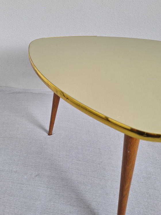 Table basse/d'appoint triangulaire vintage des années 1950 – Tables d'appoint, Wood, Metal (photo 3 of 7)