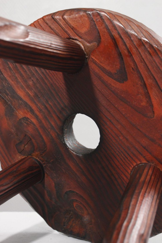 Image 1 of Modernistischer Dreibeinhocker, gebeiztes Kiefernholz, volkstümliches Design, 1950er Jahre