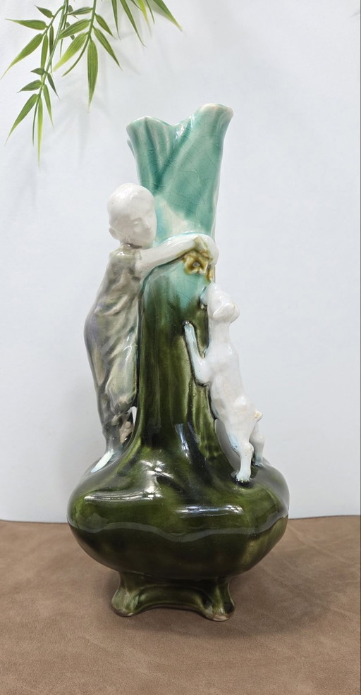 Vintage grüne Barbotine Vase – Jugendstil – Frau und Hund – 27 cm