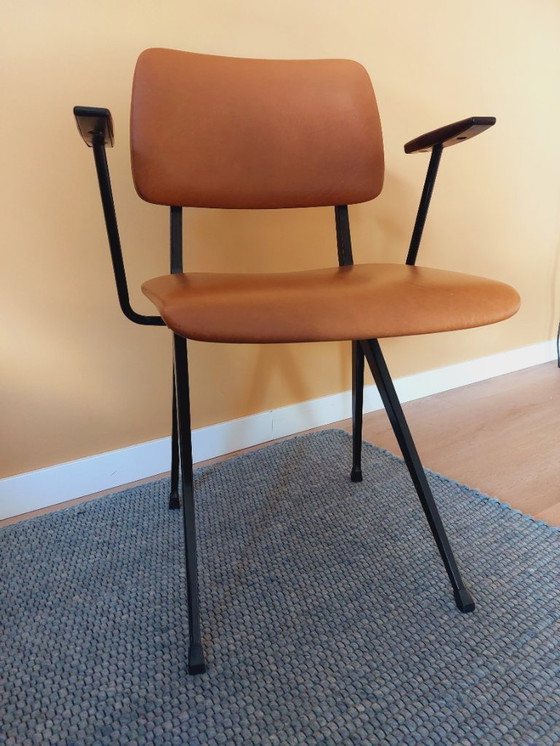 Image 1 of Marko Spa Chair 201 avec accoudoirs et revêtement en skaï