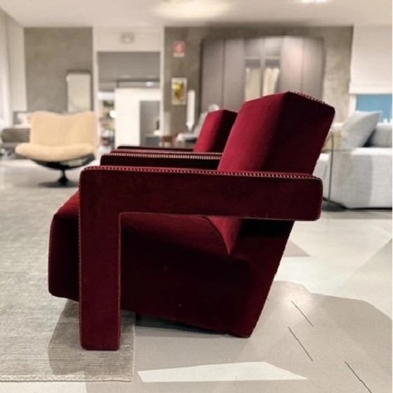 Image 1 of 2x Cassina 637 Utrecht fauteuil (nieuw, nooit gebruikt) in Ortigia/Pruimkleurig fluweel met dekenstiksels VERKOCHT voor € 3.250