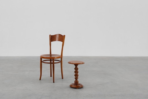 Mesa auxiliar o pedestal Art Déco de roble macizo con base retorcida, Francia años 40