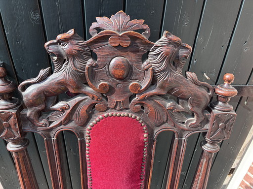 Chaise de château antique