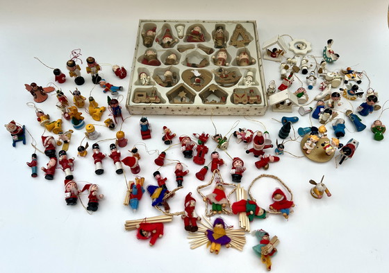 Image 1 of Grande collection de décorations de Noël artisanales – environ 100 pièces – bois, paille et tissu – datant des années 1970-1990