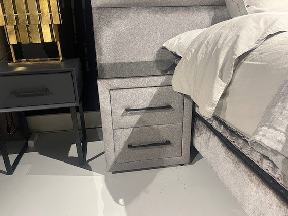 Image 1 of Serta Brut Limited Edition box spring - 180x200 with bedside tables