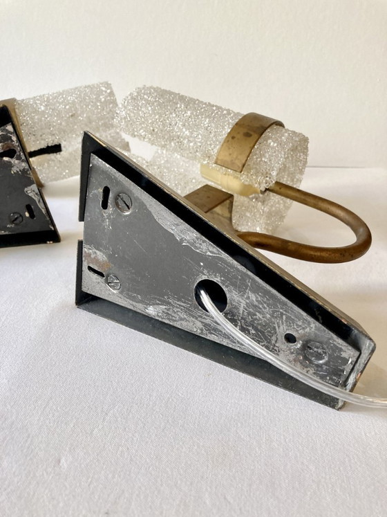 Image 1 of Drei Wandleuchten aus vergoldetem Metall und Plexiglas mit Eis-Effekt, 1960er-70er Jahre