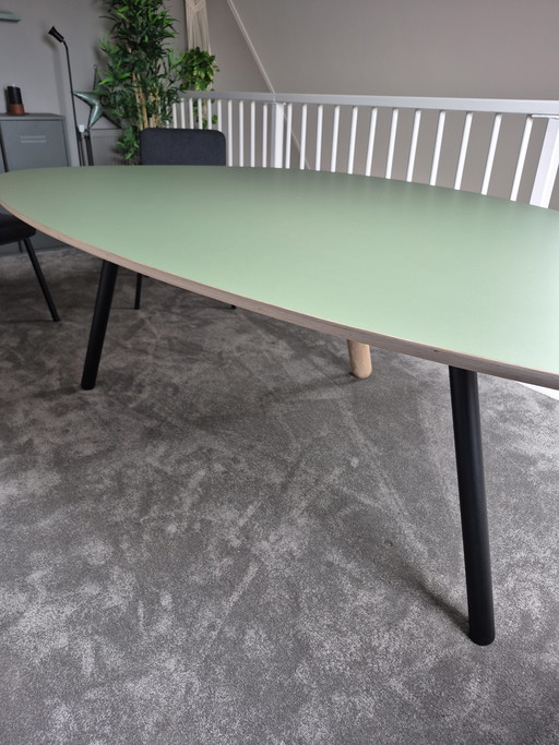 Green circlip dining table by Castelijn