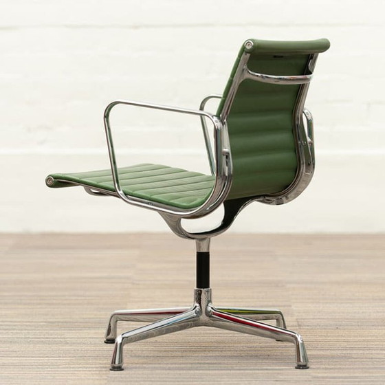 Image 1 of Vitra Ea 108 Drehstuhl