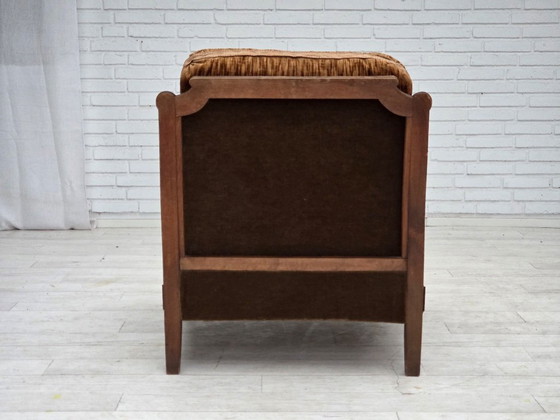 Image 1 of Jaren 1930-1935, Deense fauteuil, meubelvelours, meubelgaas, gesneden essenhout.