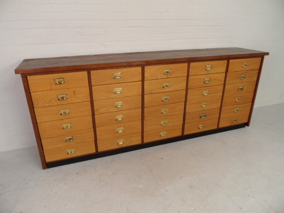 Mobile da negozio vintage con 30 cassetti – Cassettiere, Wood, Klassiek (photo 4 of 12)