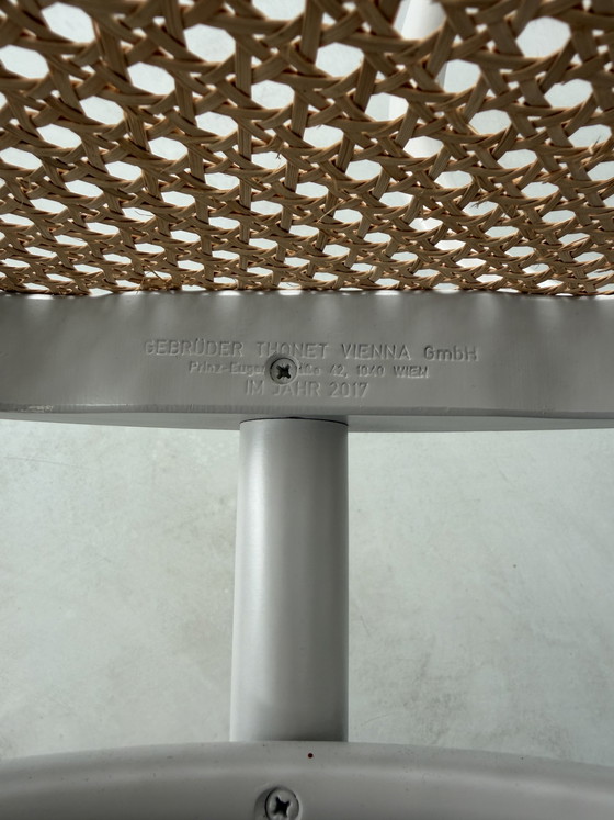 Image 1 of 4 chaises Thonet grises