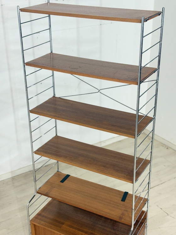 Image 1 of Teakhouten boekenkast "String Continental" van Nils Strinning - Wandplank uit het midden van de 20e eeuw - jaren 60