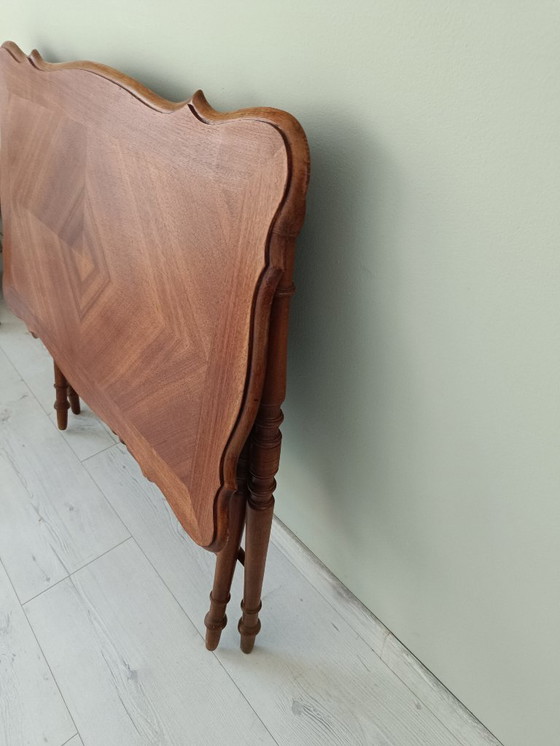 Image 1 of Mesa plegable antigua de madera torneada
