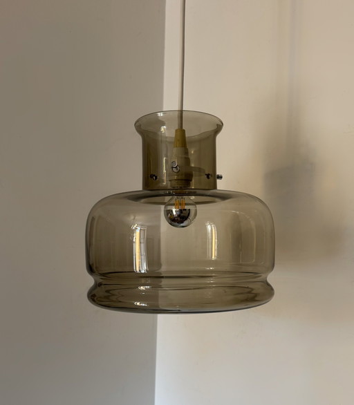 Pendelleuchte aus Rauchglas im Space-Age-Stil, 1970er Jahre