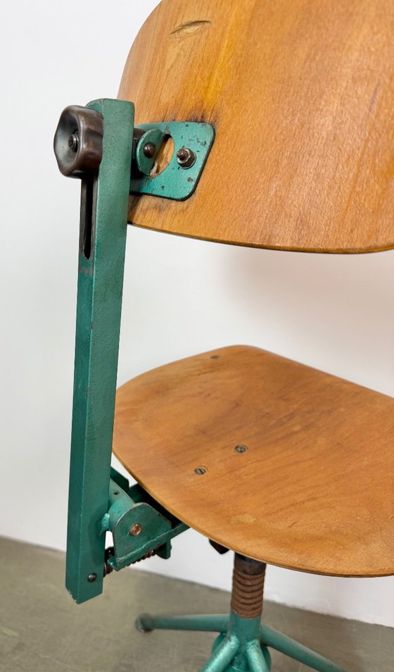 Chaise d'atelier industrielle vert foncé, années 1950 – Tabourets, Iron (photo 14 of 18)