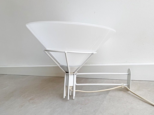 1x Vintage-Wandlampe aus den 80er Jahren, Draht, Metall und Glasschirm – wandlampen