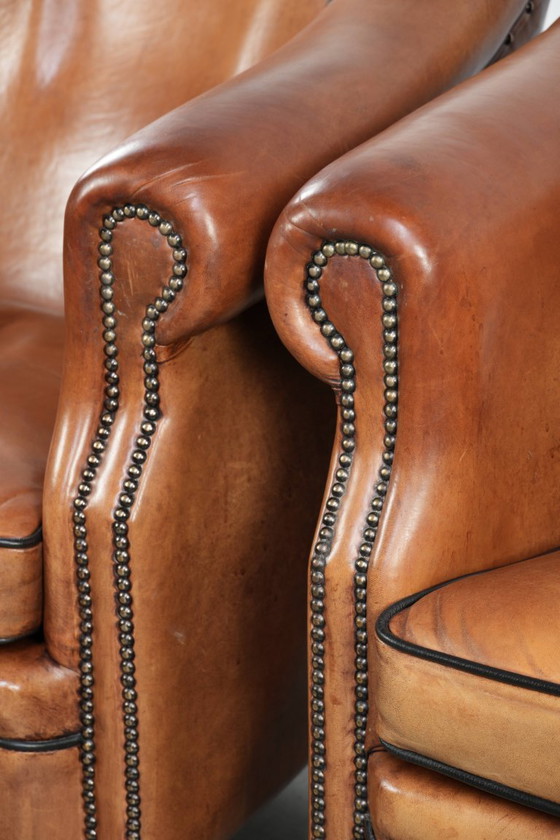 Image 1 of 2 grands fauteuils club en peau de mouton, en bon état