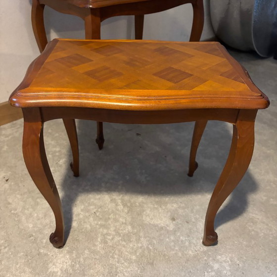 Image 1 of Table gigogne en merisier style Louis XV