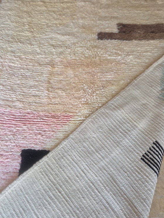 Image 1 of Abstrakter cremefarbener marokkanischer Boujaad-Teppich, 240 x 153 cm