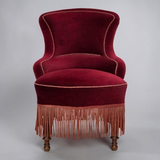 Sillón de cóctel danés de la década de 1950, tapizado en terciopelo rojo cereza.