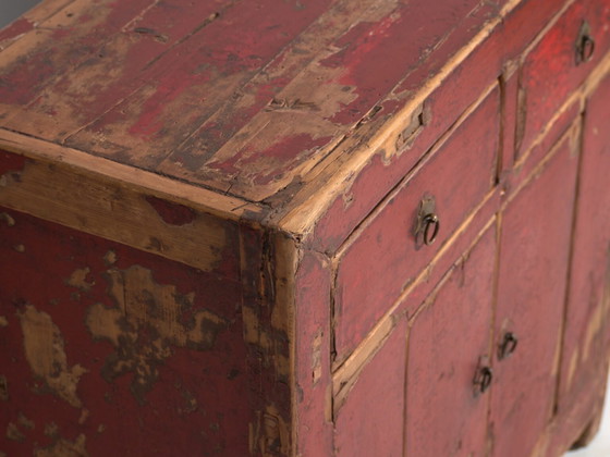 Antikes Sideboard aus Kiefernholz mit originaler roter Farbe – China, circa 1920 – Buffetschränke, Rustic (photo 18 of 40)