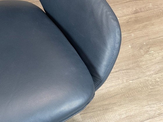 Artifort Kalm - Dunkelblau | Patrick Norguet – Sessel, Leder, Metall (photo 11 of 16)