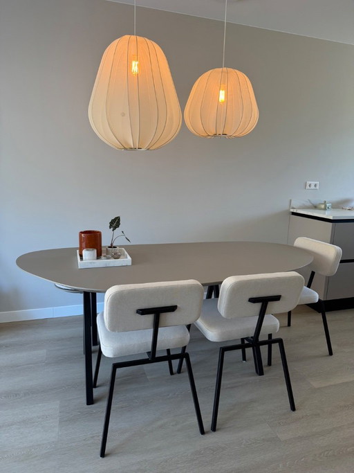 Studio Henk Eettafel Slim X-Type met bank en stoelen