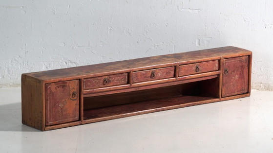 Ancien meuble bas long en bois de pin peint – Chine, circa 1930 – Vaisseliers, Iron (photo 3 of 40)
