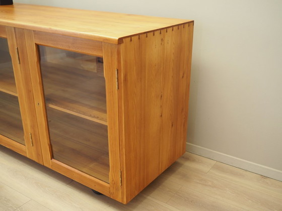 Image 1 of Vitrine en pin, design danois, années 1980, production : Danemark