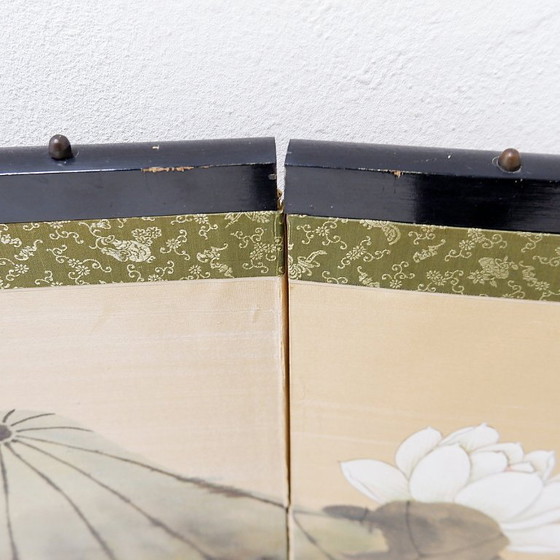 Image 1 of Biombo japonés (byōbu) decorado con flores de loto.