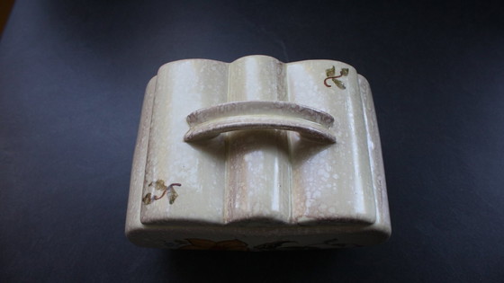 Image 1 of Caja Art Déco con tapa y un esmalte muy inusual, para bombones o galletas, década de 1930.
