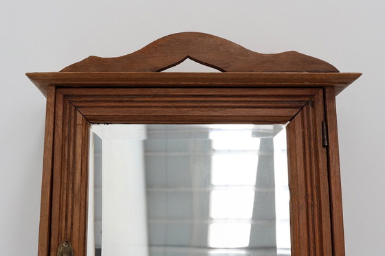 Image 1 of Franse Art Deco scheerkast in houtsnijwerk met afgeschuinde spiegel