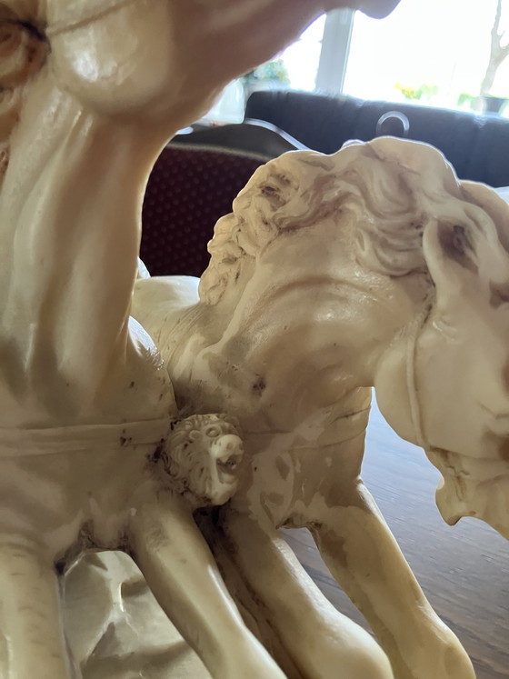 Image 1 of Large Roman Statue (50 cm wide) – Chariot & Horses – Ivory look