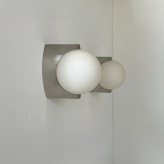 Image 1 of Coppia di applique vintage, metallo spazzolato e vetro opalino, Francia, 1990